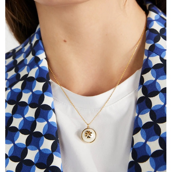 KATE SPADE • Pearls On Pearls Pendant Gold Necklace - Picture 2 of 5